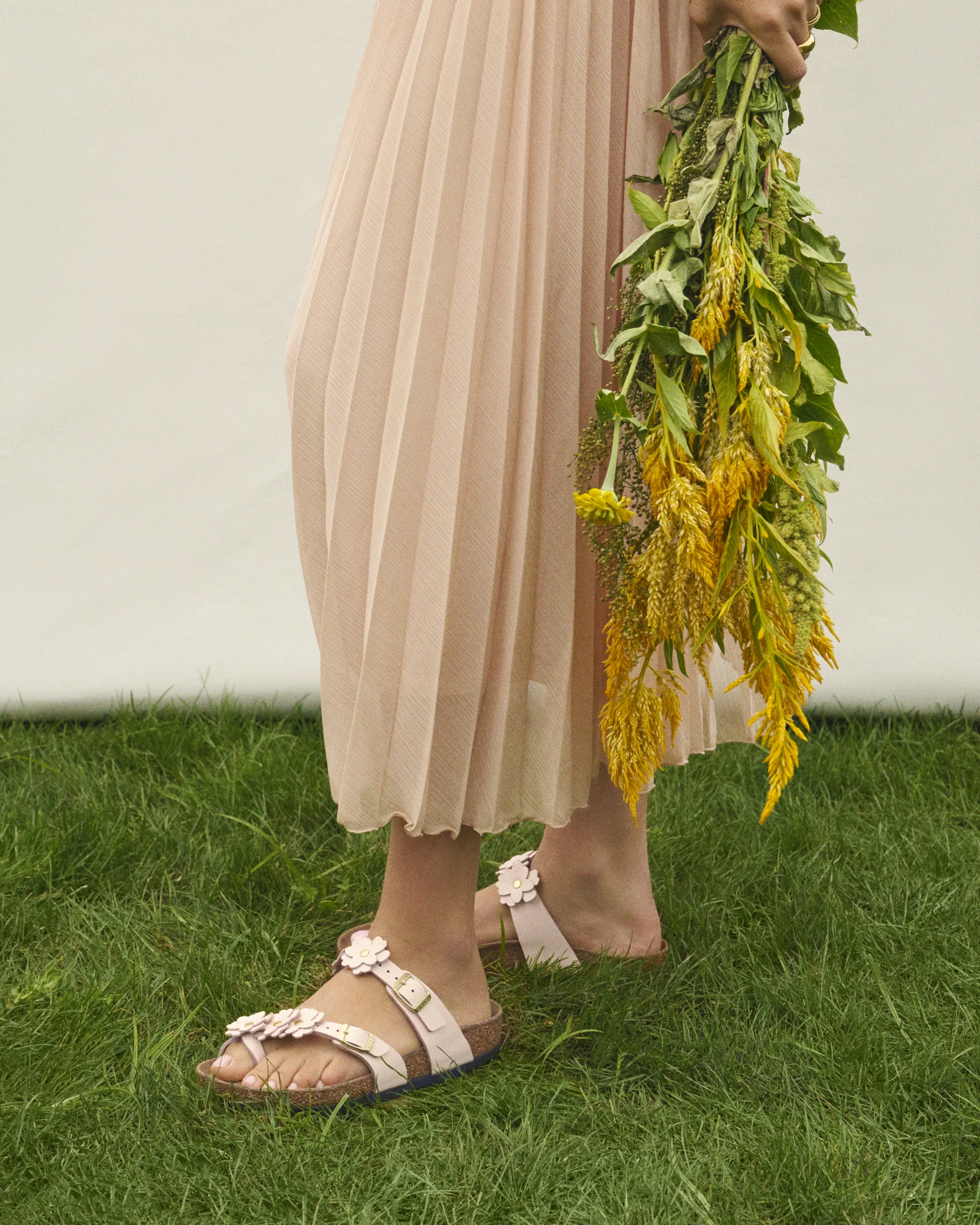 MAYARI FLOWERS - LIGHT ROSE - LEATHER - Image 3